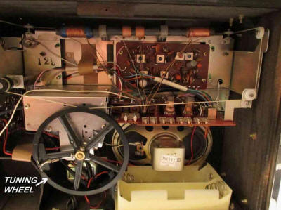 Lloyds Receiver Showing Large Tuning Wheel (Bob Davis image) - RF Cafe