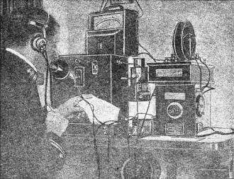 Lt. Weaver using the de Forest radio telephone - RF Cafe