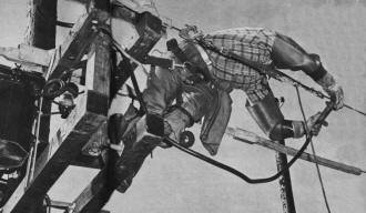 Veteran lineman hangs far out in space to repair a power line - RF Cafe